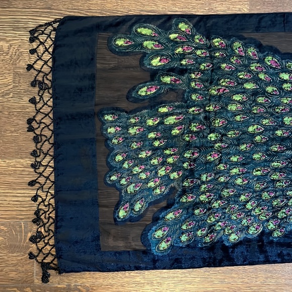 Beautiful Silk Peacock Shawl - Picture 3 of 4